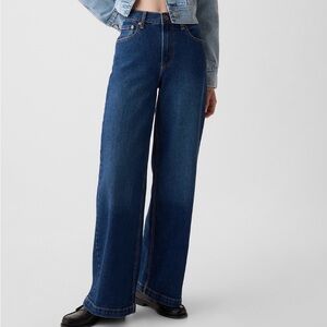 High rise stride wide-leg Jean
Size 28(6) Reg
Dark wash